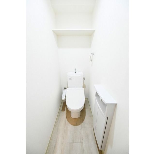 トイレ　温水洗浄便座