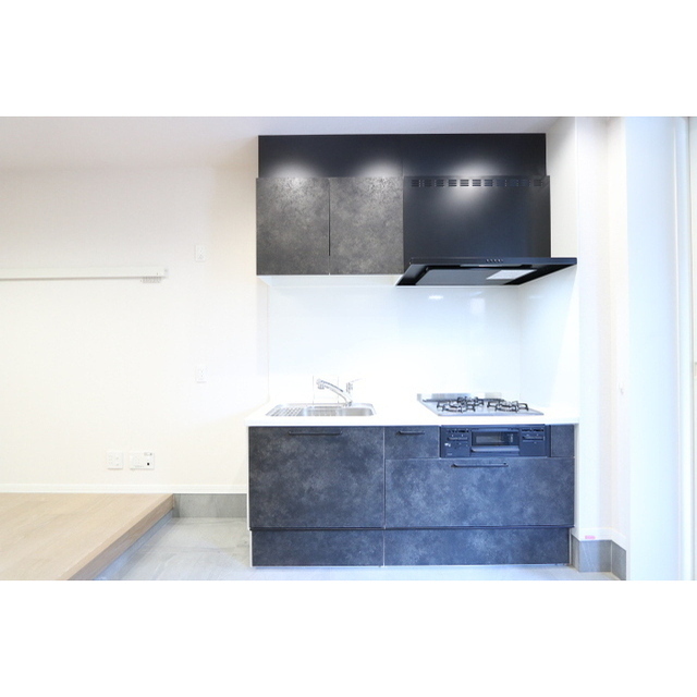 キッチン　黒を基調としたキッチン