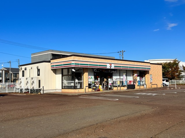 コンビニ　セブンイレブン 上越新光町店（コンビニ）まで121m