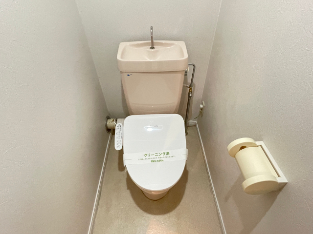 トイレ　温水洗浄便座付き