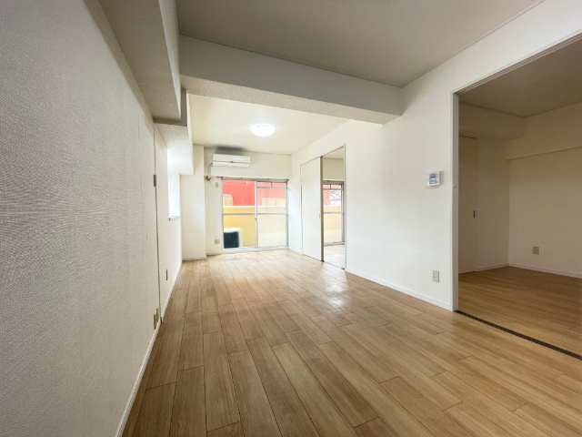 その他部屋・スペース　リビングにエアコン完備です。