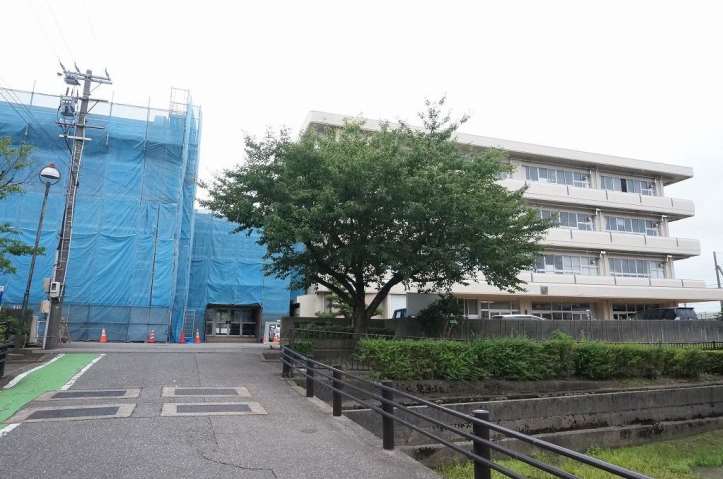 小学校　新神田小学校（小学校）まで518m