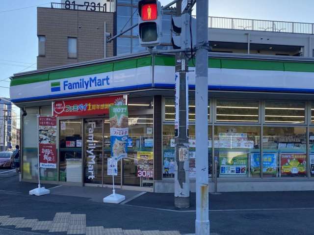 コンビニ　ファミリーマート（コンビニ）まで155m