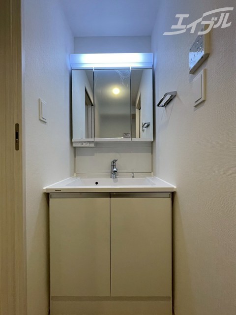 洗面設備　独立洗面台です