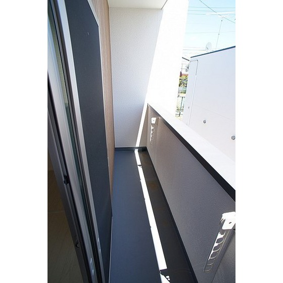 バルコニー　１階はテラス／２階にバルコニー有