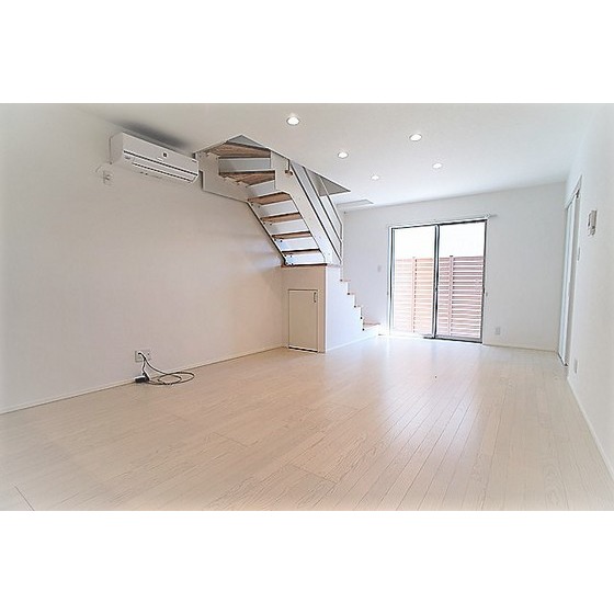 居室・リビング　ＬＤＫ１８帖（同型タイプのお部屋です、現況優先）