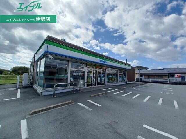 コンビニ　ファミリーマート伊勢神久店（コンビニ）まで288m