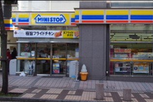 コンビニ　ミニストップ よこはま吉田町店（コンビニ）まで69m