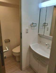 洗面設備　嬉しい独立洗面台付き。