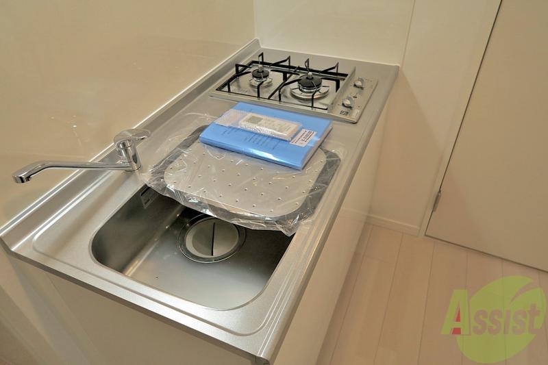 キッチン　作業スペースが広い、システムガスキッチンです