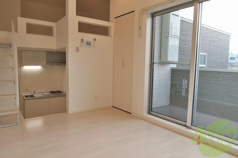 その他部屋・スペース　窓が大きく明るいですね♪全室角部屋なのが嬉しい♪