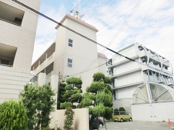 建物外観　駐車場あります♪