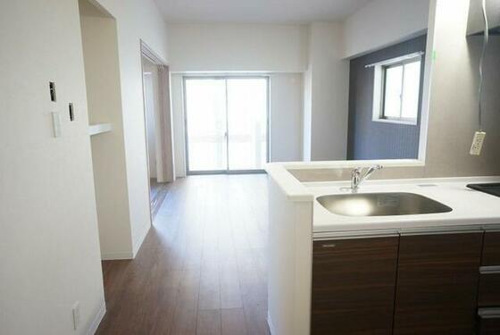 居室・リビング　同建物の他の部屋のものです。