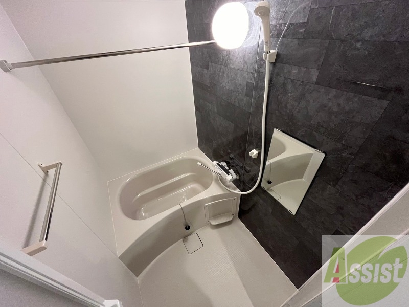 バス・シャワールーム　お風呂になります。一日の疲れを癒してくださいね。