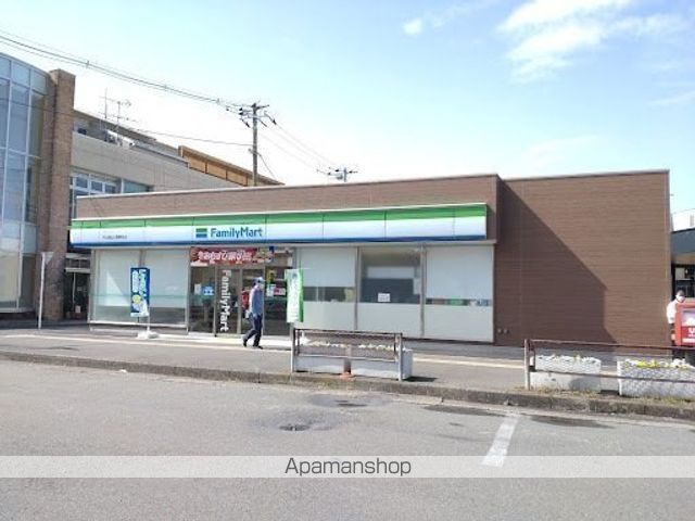 コンビニ　ファミリーマート（コンビニ）まで257m