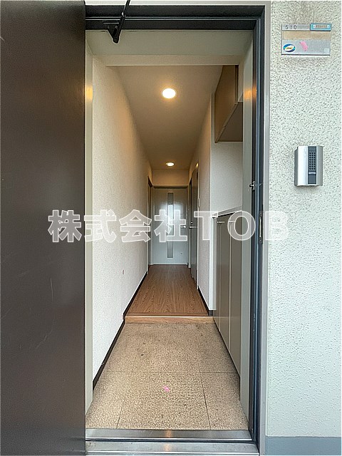 玄関　※クリーニング中の撮影※