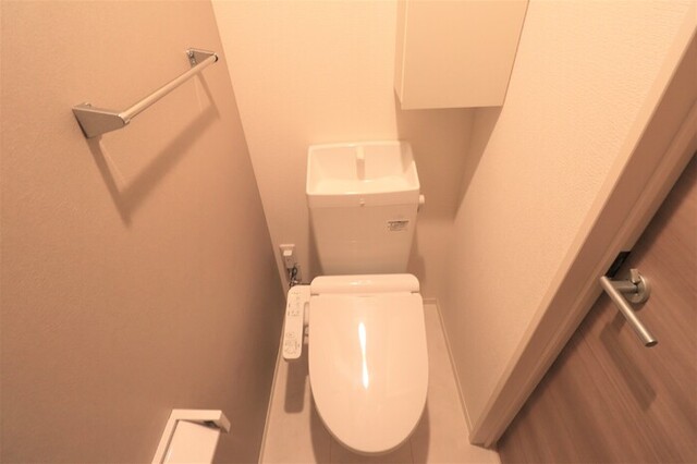 トイレ　温水洗浄暖房便座