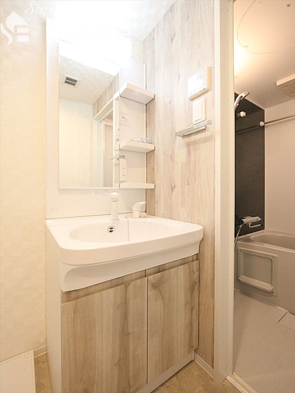 洗面設備　同仕様内装