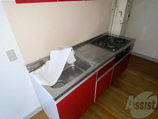 キッチン　こちらも広めのキッチンです。広く使えるのはありがたいですね