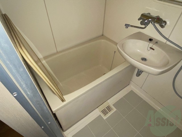 バス・シャワールーム　こちらお風呂になります。一日の疲れを癒してください。