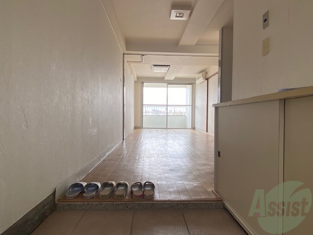 玄関　玄関から見たお部屋です。奥行で広さ伝わりますでしょうか