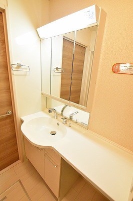 洗面設備　シャワー付洗面台　同タイプイメージ　現状優先