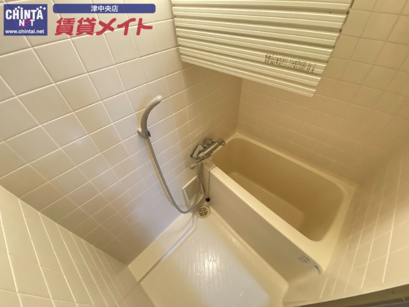 バス・シャワールーム　同物件別部屋写真