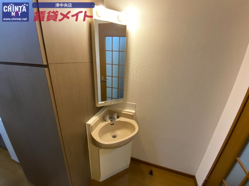 洗面設備　同物件別部屋写真
