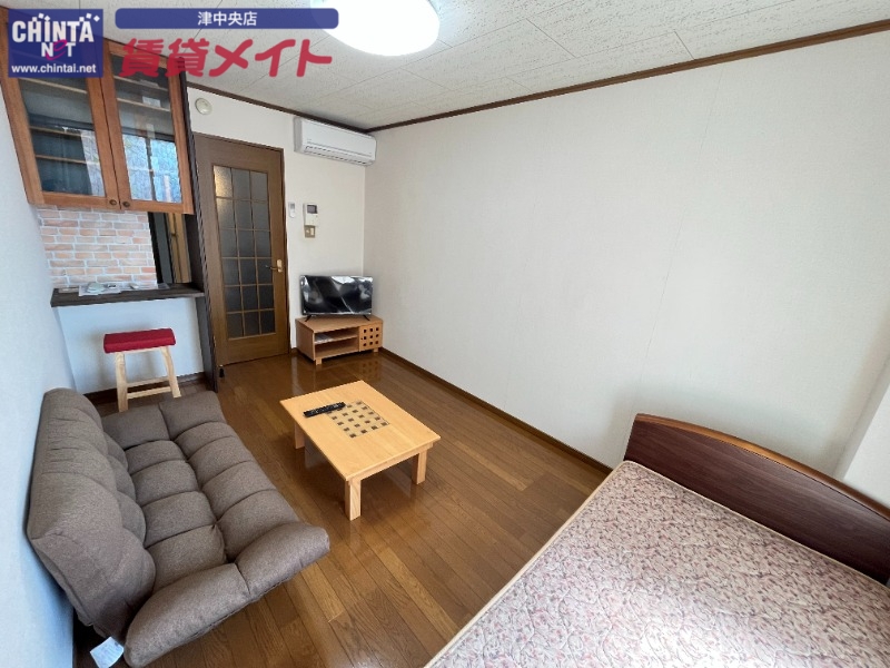 居室・リビング　同物件別部屋写真