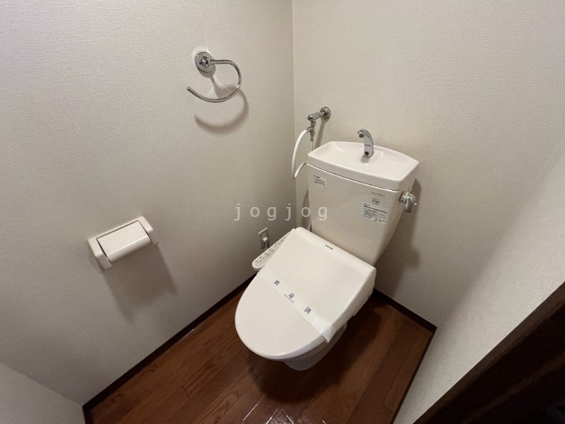 トイレ　温水洗浄便座付き