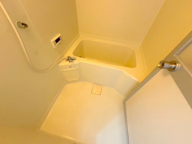 バス・シャワールーム　広めのお風呂は一日の疲れを癒してくれます。