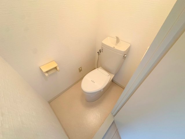 トイレ　清潔感のあるトイレは、誰もがリラックスできる空間です。