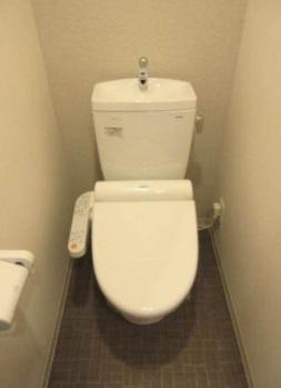 トイレ　プレサンス堺筋本町駅前　温水洗浄便座