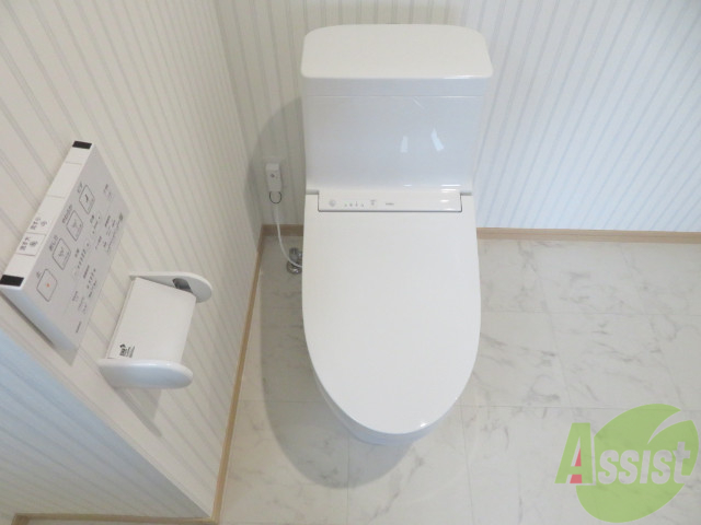 トイレ　ウォシュレット機能がついたトイレです。安心して使用できますね