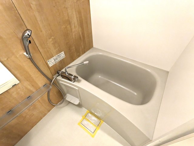 バス・シャワールーム　落ち着いた空間のお風呂です