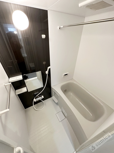 バス・シャワールーム　追い炊き・浴室暖房乾燥機付きバスルームです♪