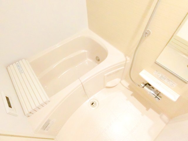 バス・シャワールーム　★浴室乾燥機・追い焚き機能付き★