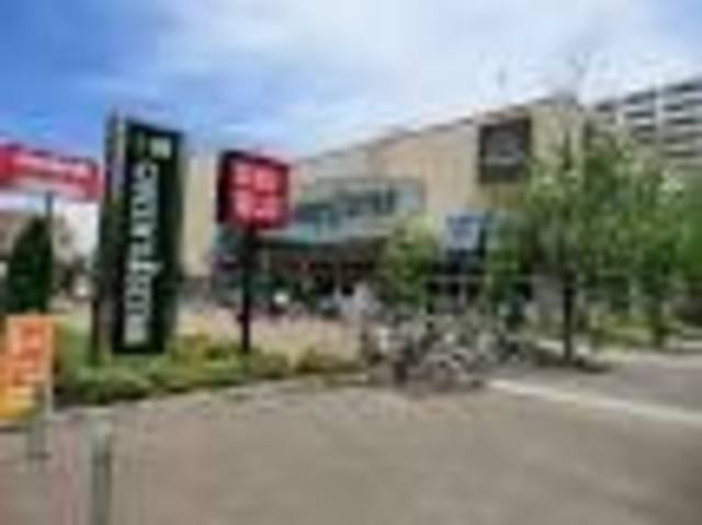 ショッピングセンター　ユニクロクイーンズ伊勢丹杉並桃井店（ショッピングセンター）まで573m