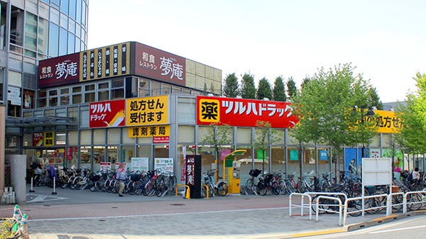 ドラックストア　調剤薬局ツルハドラッグ新宿上落合店（ドラッグストア）まで299m