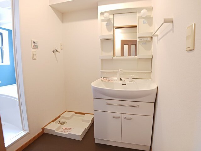 洗面設備　コンパクトで使いやすい洗面所