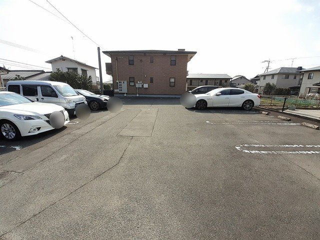 駐車場　駐車場に車を止められます