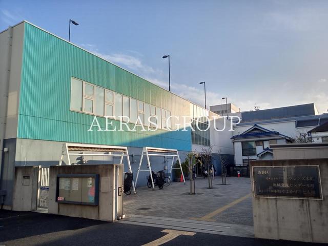 幼稚園・保育園　本町そよかぜこども園（幼稚園・保育園）まで426m