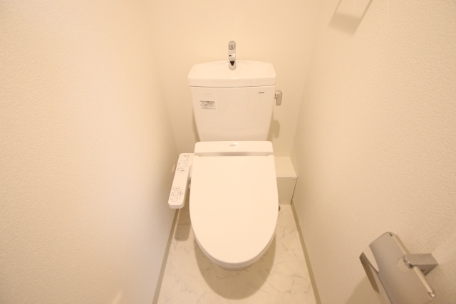 トイレ　※別室の参考写真の為、現況優先です。