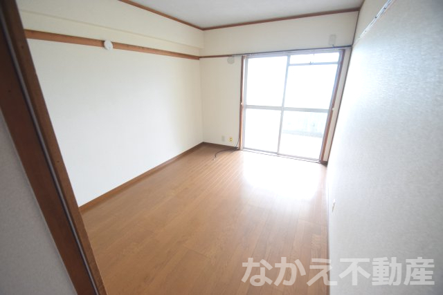 その他部屋・スペース　落ち着いた色調の寝室です