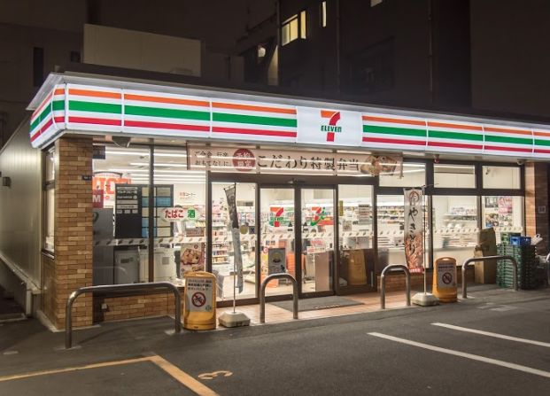 コンビニ　セブンイレブン原宿外苑店（コンビニ）まで132m