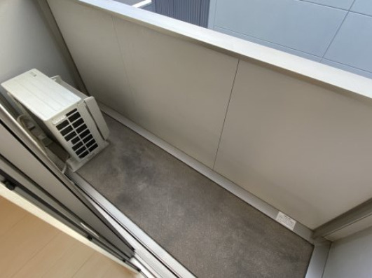 バルコニー　外からの目が気にならないバルコニーで洗濯物が干せます