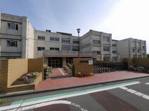 小学校　高谷小学校（小学校）まで667m