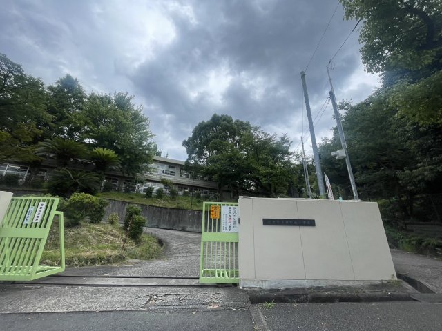 小学校　吹田市立津雲台小学校（小学校）まで506m