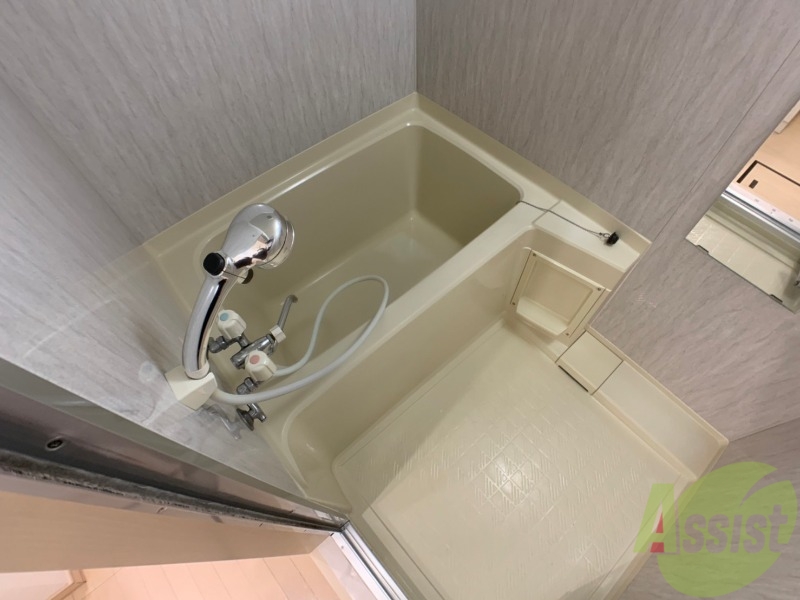 バス・シャワールーム　お風呂になります。一日の疲れを癒してくださいね。