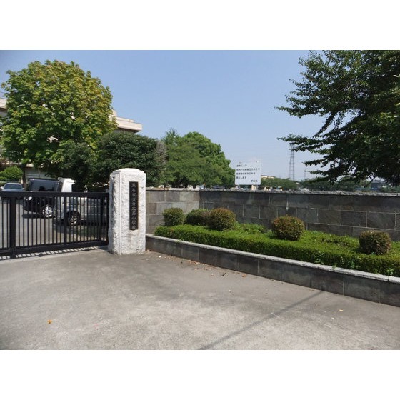 小学校　熊谷市立熊谷西小学校（小学校）まで572m